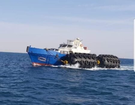 غرق لنش ركوبة ( بدر السويس ) قبالة مدخل مجري قناة السويس بمنطقة الانتظار خارج حدود الميناء