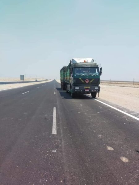 وزارة النقل تهيب بسائقي شاحنات النقل الثقيل الإلتزام بالسير علي طريق الخدمة المخصص لسيرها