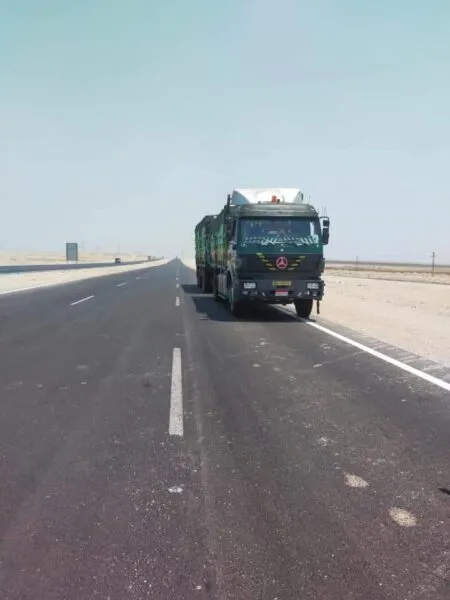وزارة النقل تهيب بسائقي شاحنات النقل الثقيل الإلتزام بالسير علي طريق الخدمة المخصص لسيرها