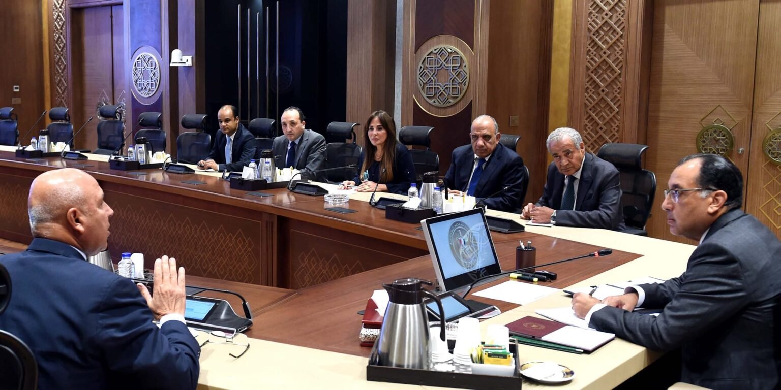 رئيس الوزراء يتابع إجراءات دعم الصناعة المصرية وزيادة الصادرات للأسواق الخارجية