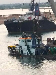 القاطرة فهد فور انتشالها من الماء