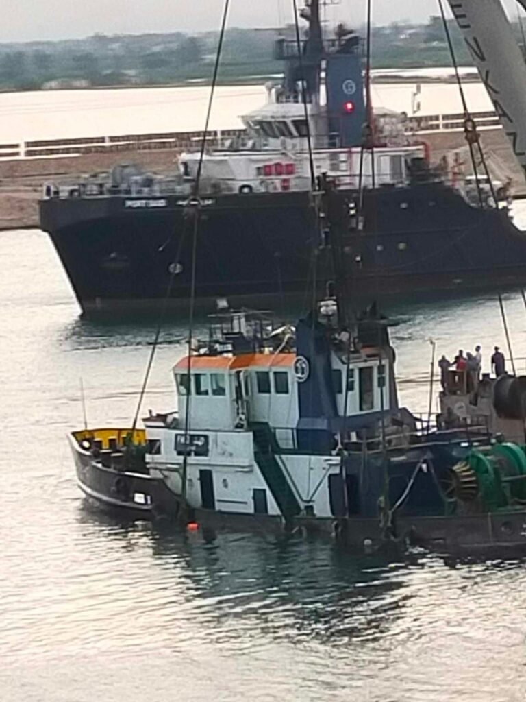 قناة السويس سابقة بخطوة … بدأت بناء 30 قاطرات قبل غرق القاطرة فهد القاطرة فهد فور انتشالها من الماء