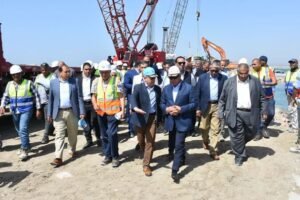 وزير النقل يتفقد مواقع العمل بالمشروعات التنموية والخدمية بميناءي الدخيلة و الاسكندرية