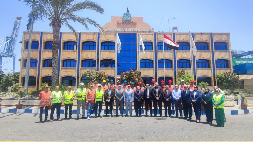 حاويات دمياط تستقبل وفد رفيع المستوى من معهد تدريب الموانئ