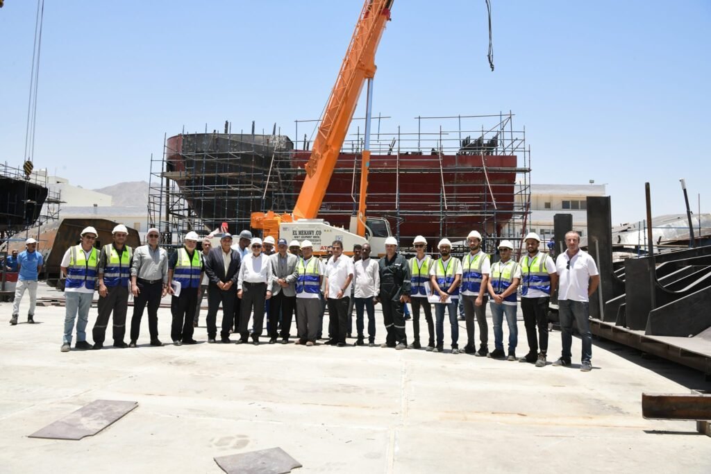 الفريق أسامة ربيع يتفقد مستجدات أعمال بناء القاطرات الجديدة بمصنع مصر للقاطرات