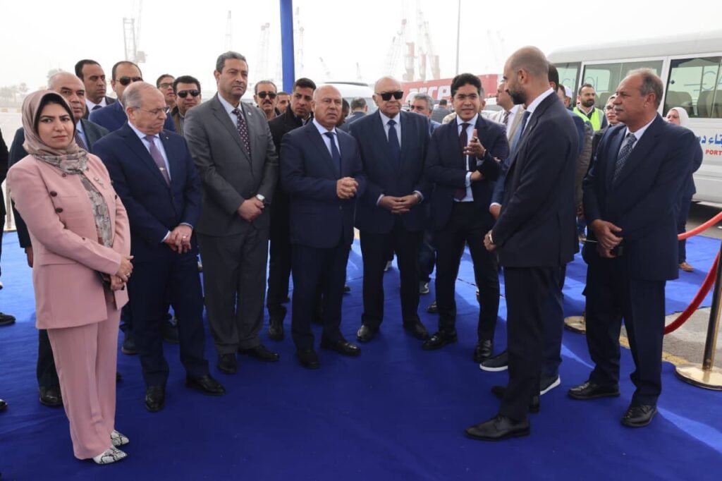 وزير النقل يجدد دعمة لخط الرورو و يزور محطة بان مارين فى ميناء دمياط