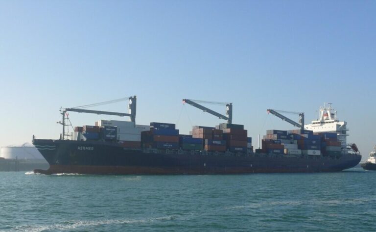 25 بحارًا يهجرون سفينة MSC في عرض البحر.. و«MSC RUBY» تنقذ الطاقم بالكامل