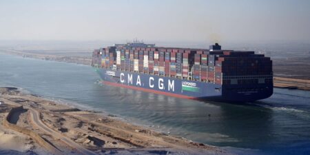 CMA CGM توسع العودة إلى قناة السويس.. خدمة FAL1 تعبر شرقًا بداية أكتوبر