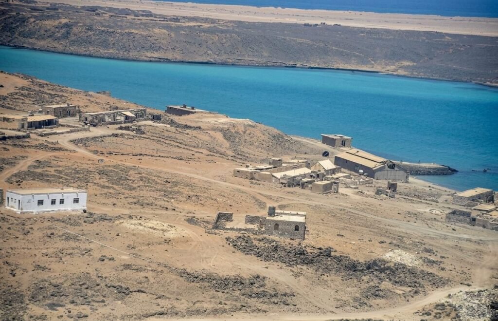 73 سفينة في 48 ساعة.. باب المندب لم يُغلق لكن المخاطر لم تنتهِ