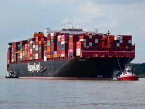 M/V UMM QARN تعيد خدمة AE12 إلى قناة السويس في الاتجاهين اعتبارًا من 27 أكتوبر