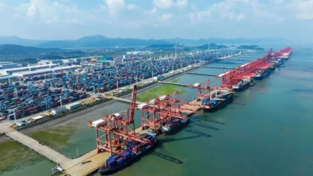 السفن تنتظر أسبوعين للتزود بالوقود في أكبر مركز صيني.. أزمة الشرق الأوسط تصل إلى Zhoushan