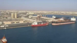 السعودية تعيد ناقلات النفط إلى ينبع.. التحميل يرتفع إلى 2.65 مليون برميل يوميًا بعد تشغيل خط الشرق–الغرب