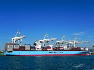 Maersk تبدأ اليوم تطبيق رسوم FRI وFRO الجديدة بالموانئ المصرية.. والسخنة وغرب بورسعيد الأعلى في بعض الفئات