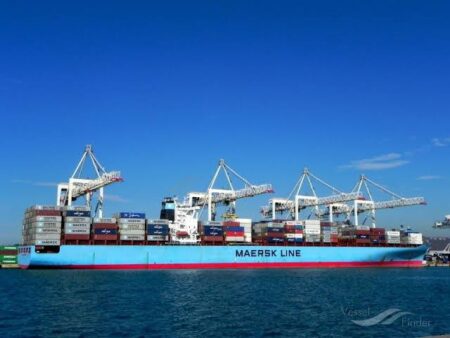 Maersk تبدأ اليوم تطبيق رسوم FRI وFRO الجديدة بالموانئ المصرية.. والسخنة وغرب بورسعيد الأعلى في بعض الفئات